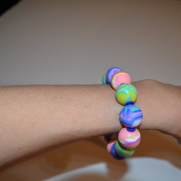 Big Beads Bracelet Colorful Rubber Stretchy Thread Home Made OS (Diameter - 3') - Picture 4 of 6